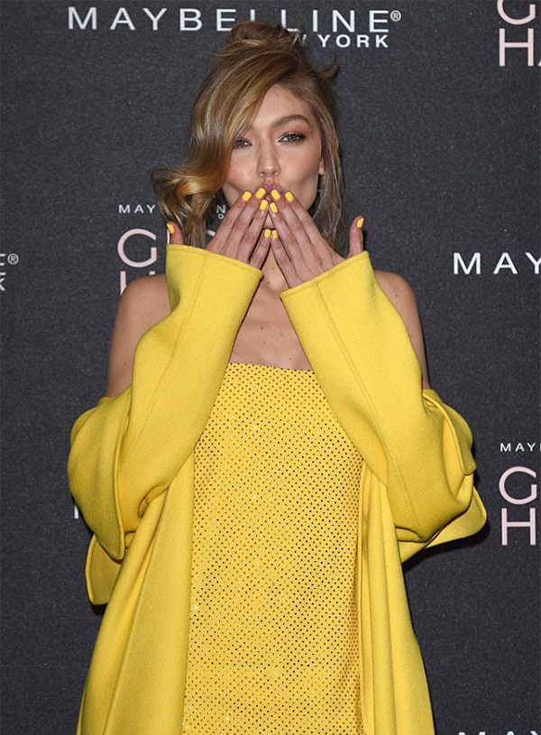 Gigi Hadid tek başına yaptı!