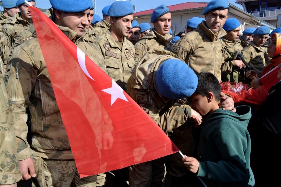 Duygulandıran anlar! Babasını böyle uğurladı